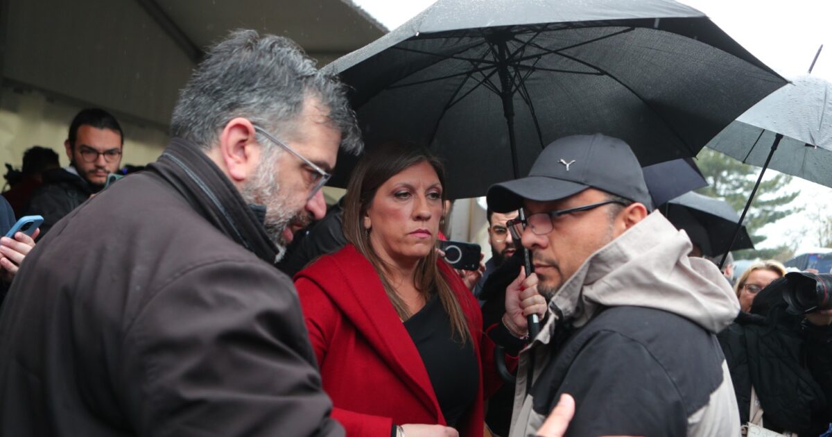 Δίκη-για-τα-Τέμπη:-Φωνές-και-γιουχαΐσματα-από-τους-συγγενείς-στην-αίθουσα