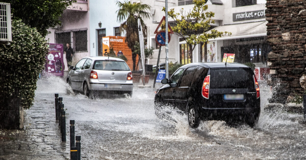 Η-κακοκαιρία-erminio-βάζει-και-σήμερα-σε-red-code-Αττική,-Πελοπόννησο,-Μακεδονία-και-άλλες-5-περιφέρειες