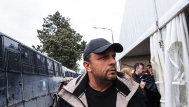 Δίκη-για-τα-Τέμπη:-Ο-Πάνος-Ρούτσι-μεταφέρθηκε-στο-νοσοκομείο-μετά-από-αδιαθεσία-–-«Αστυνομικοί-με-έσπρωξαν-βίαια»