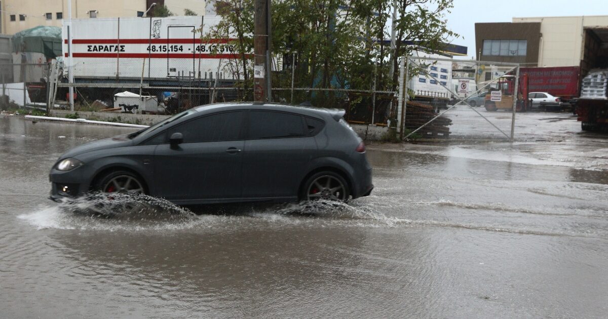 Κακοκαιρία-erminio:-Εκτροπές-κυκλοφορίας-στα-Σπάτα,-εντείνονται-τα-φαινόμενα