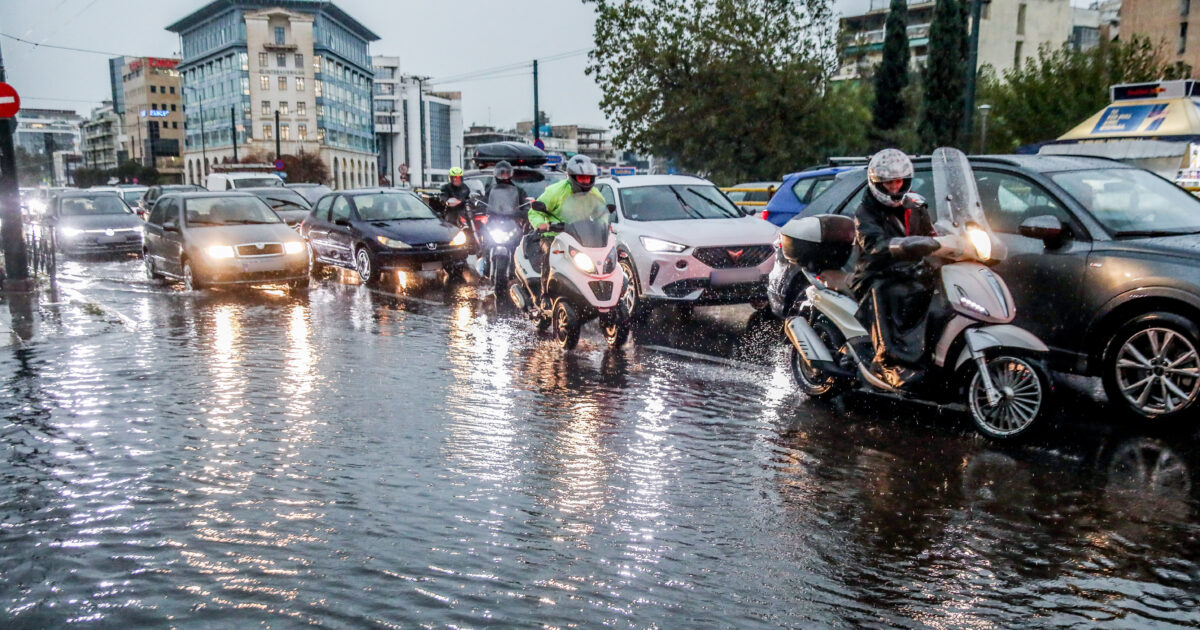 Κακοκαιρία-erminio:-Διακοπή-της-κυκλοφορίας-των-οχημάτων-στο-Μικρολίμανο-λόγω-συσσώρευσης-υδάτων