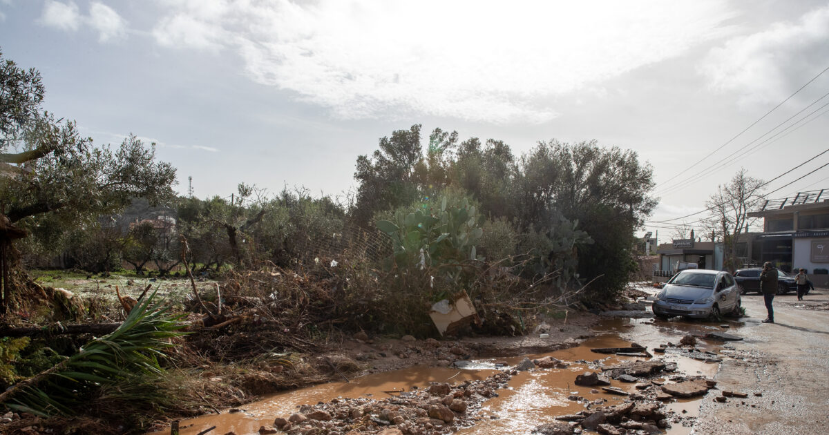Κακοκαιρία-erminio:-Ένας-νεκρός-στη-Νέα-Μάκρη-–-Πάνω-από-500-κλήσεις-δέχθηκε-η-Πυροσβεστική,-εικόνες-απόλυτης-καταστροφής