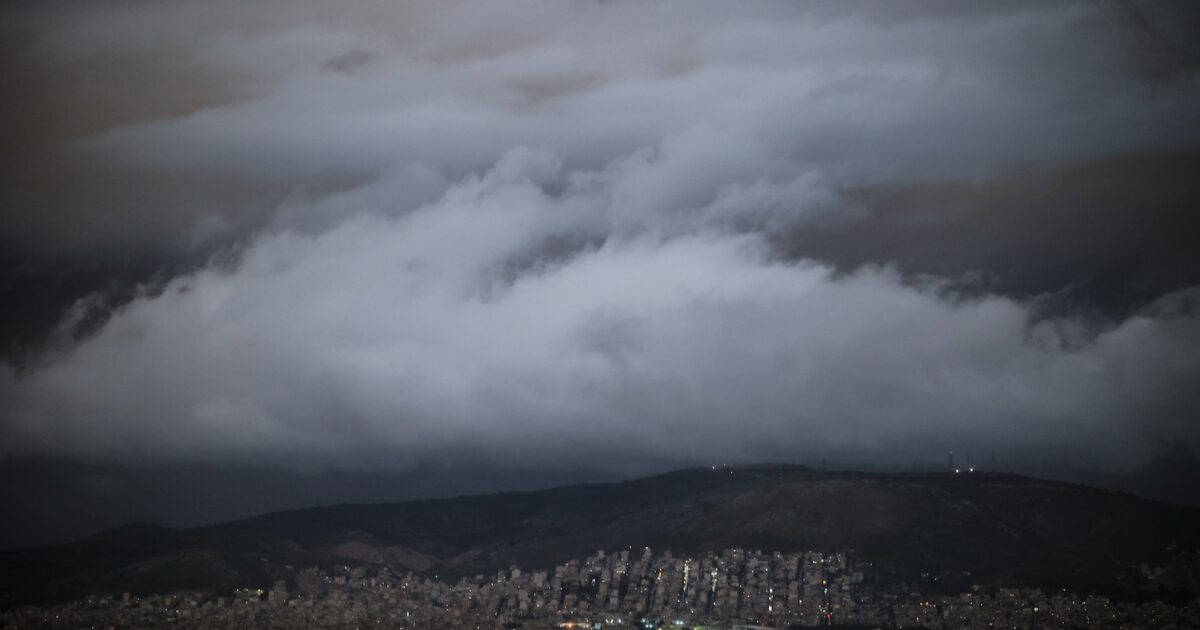 Η-κακοκαιρία-erminio-σφυροκοπά-τη-χώρα:-Συνεχίζονται-οι-ισχυρές-καταιγίδες-και-οι-θυελλώδεις-άνεμοι-–-Σε-συναγερμό-11-περιοχές