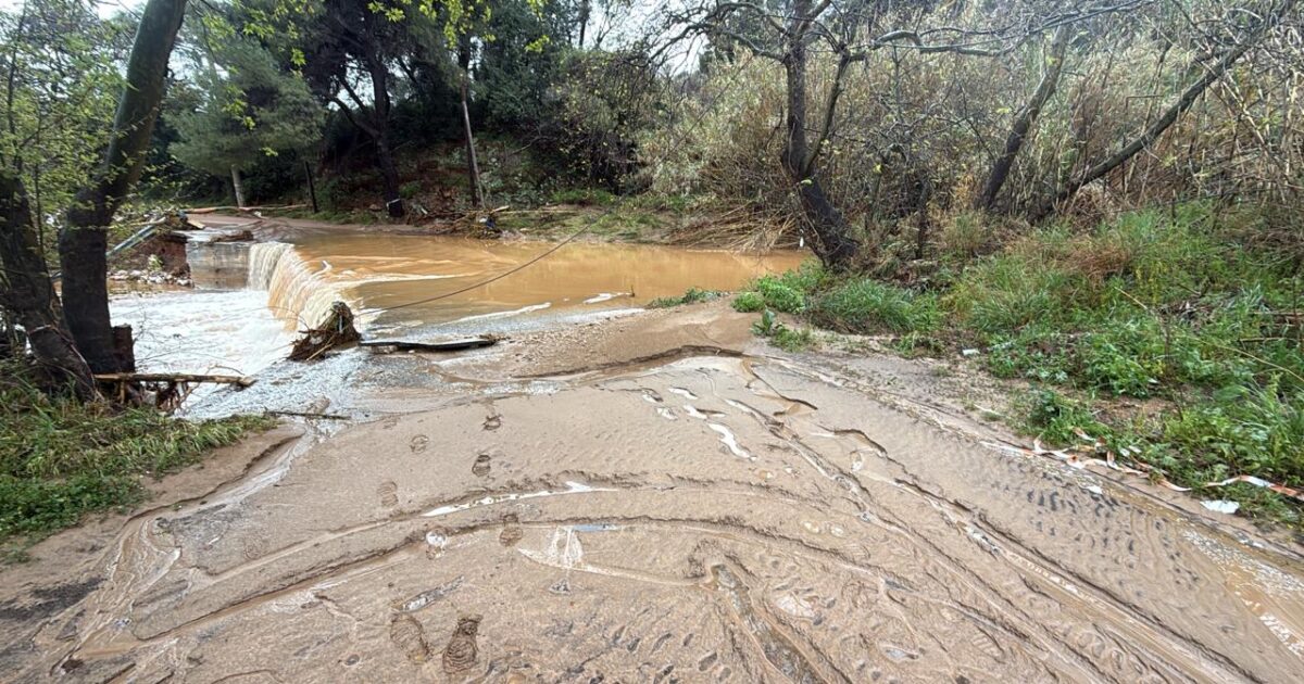 Κακοκαιρία-erminio:-Βούλιαξαν-Πικέρμι,-Νέα-Μάκρη,-Σπάτα,-Ραφήνα-και-Μαρκόπουλο-–-Κλειστοί-δρόμοι-και-κυκλοφοριακές-ρυθμίσεις