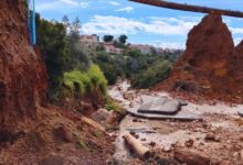 Κακοκαιρία-erminio:-Δρόμος-κατέρρευσε-και-έγινε-χαράδρα-στην-Καλλιτεχνούπολη