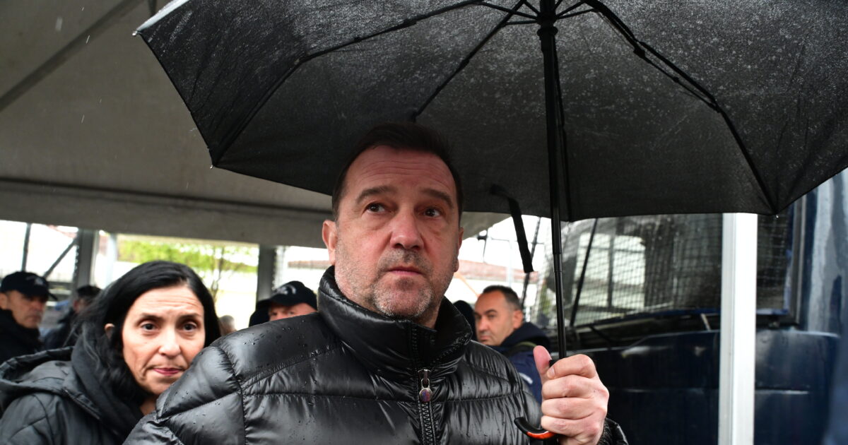 Νίκος-Πλακιάς-για-το-σποτ-Καρυστιανού:-«Τα-περιστέρια-έχουν-και-χαμηλές-πτήσεις-και-συνήθως-καταλήγουν-σε-κατσαρόλα»