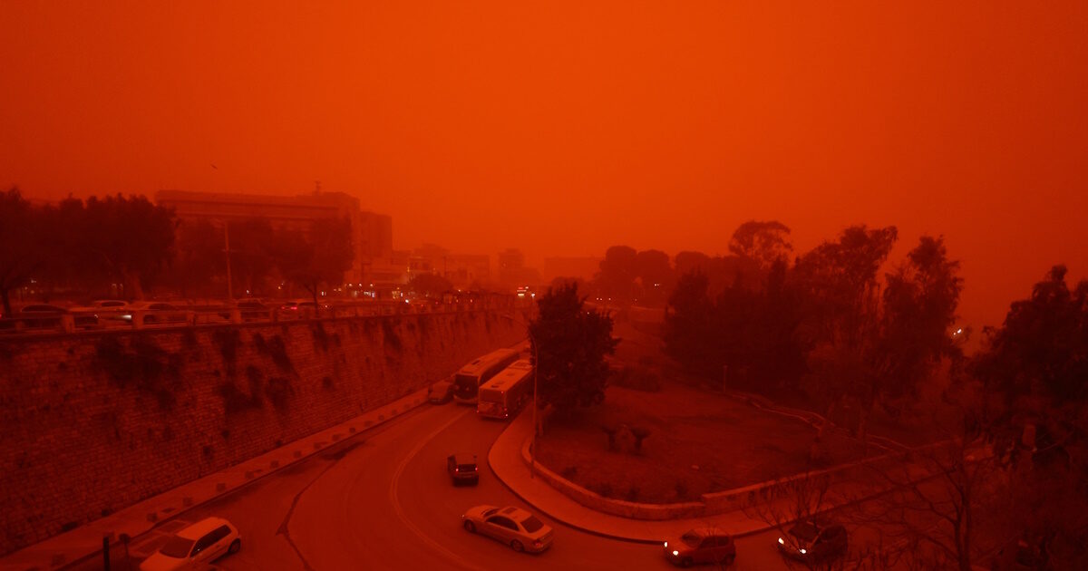 Αφρικανική-σκόνη-στην-Κρήτη:-Ασύλληπτες-οι-τιμές-ατμοσφαιρικής-ρύπανσης-–-76-φορές-πάνω-από-την-οριακή-τιμή-για-την-ανθρώπινη-υγεία