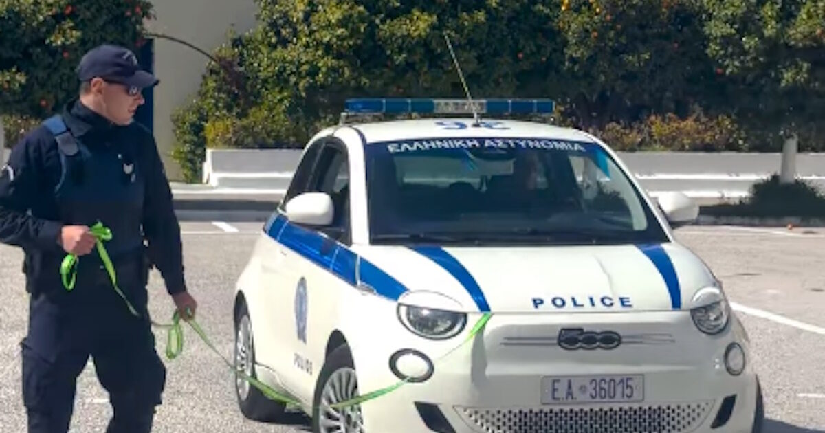 ΕΛΑΣ:-Το-βίντεο-κατά-του-εκφοβισμού-και-το-fiat-500-που-«κάνει»-bullying-σε-άλλα-περιπολικά-–-«Είναι-βία»