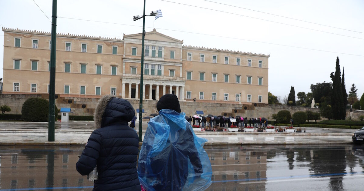 Καιρός-σήμερα:-Έντονες-καταιγίδες-και-χαλαζοπτώσεις-–-Άνεμοι-έως-8-μποφόρ-και-θερμοκρασία-στους-19-βαθμούς
