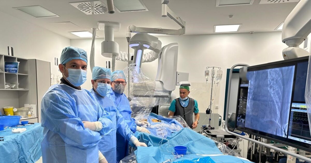 Πρωτοποριακή-επέμβαση-καρδιάς-στο-νοσοκομείο-Σωτηρία:-Τοποθέτησαν-νέα-βαλβίδα-μέσα-σε-άλλη-τεχνητή-που-είχε-ήδη-ο-ασθενής