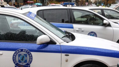 Πέλλα:-«Άρπαξαν»-146-χρυσές-λίρες-και-4.000-ευρώ-προσποιούμενοι-τους-λογιστές-–-Εξαπάτησαν-ηλικιωμένη-και-συνελήφθησαν