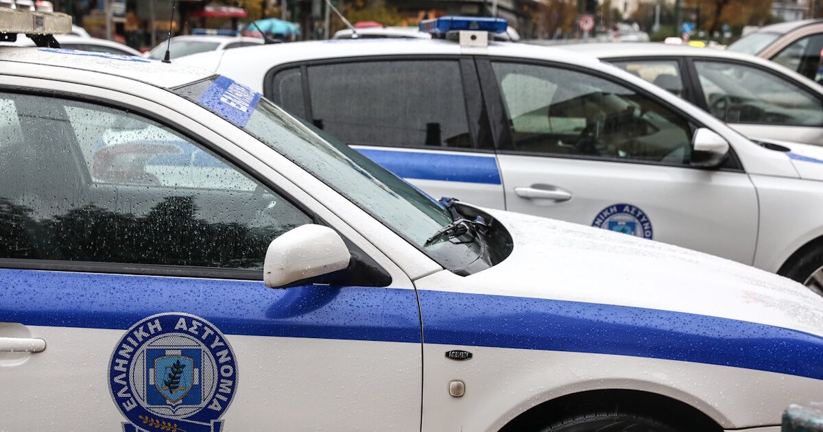 Πέλλα:-«Άρπαξαν»-146-χρυσές-λίρες-και-4.000-ευρώ-προσποιούμενοι-τους-λογιστές-–-Εξαπάτησαν-ηλικιωμένη-και-συνελήφθησαν