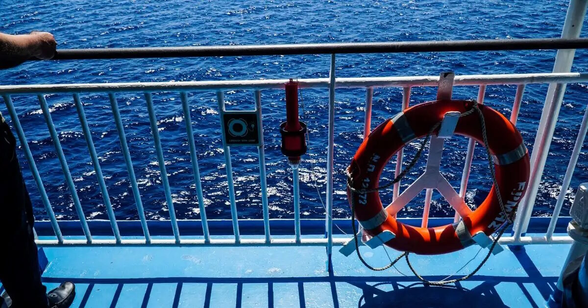 Αναχώρησε-το-«champion-jet-1»-από-την-Πάρο-μετά-την-αποκατάσταση-του-προβλήματος-με-την-άγκυρα