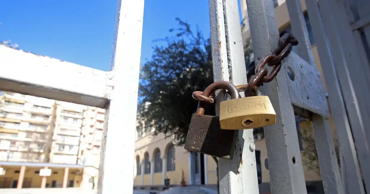 Πάτρα:-Χειροπέδες-σε-45χρονο-δάσκαλο-μετά-από-καταγγελία-πως-χτύπησε-6χρονο-μαθητή